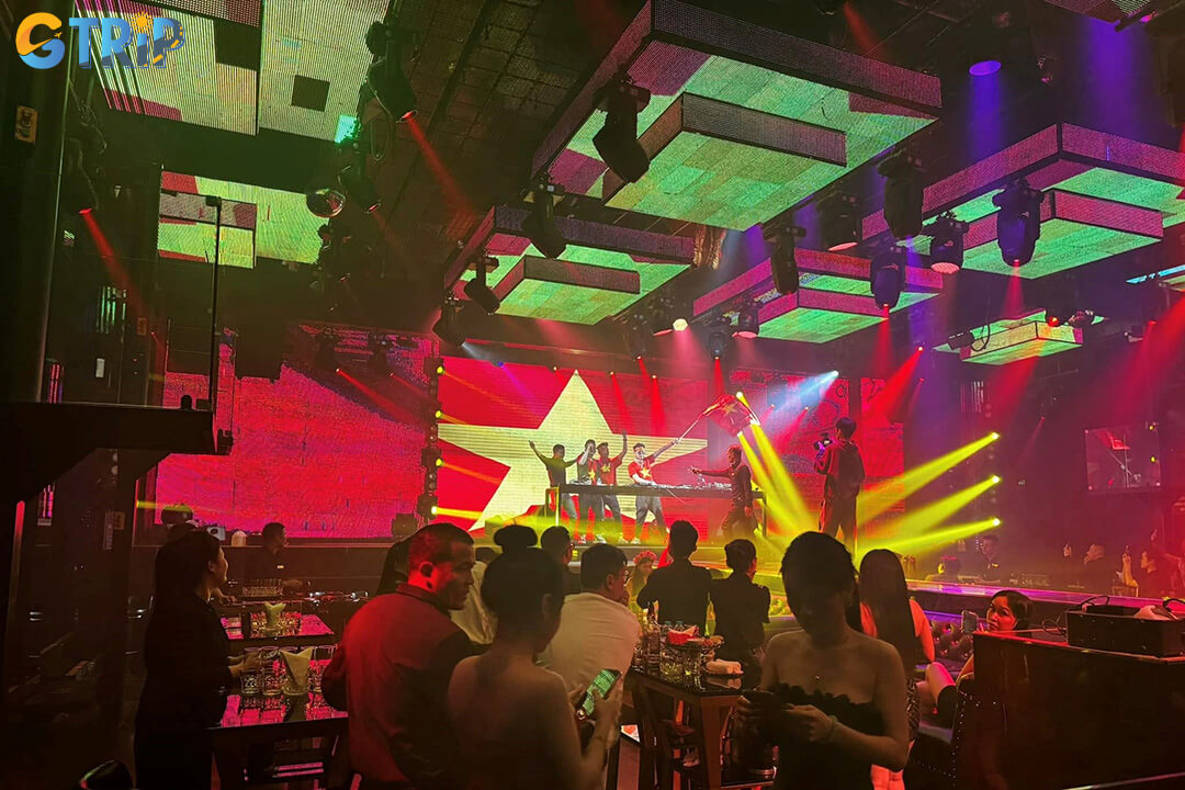 New Square is a long-standing nightlife powerhouse in Hanoi, offering high-energy events, top DJs, and a premium clubbing experience for up to 1,000 guests