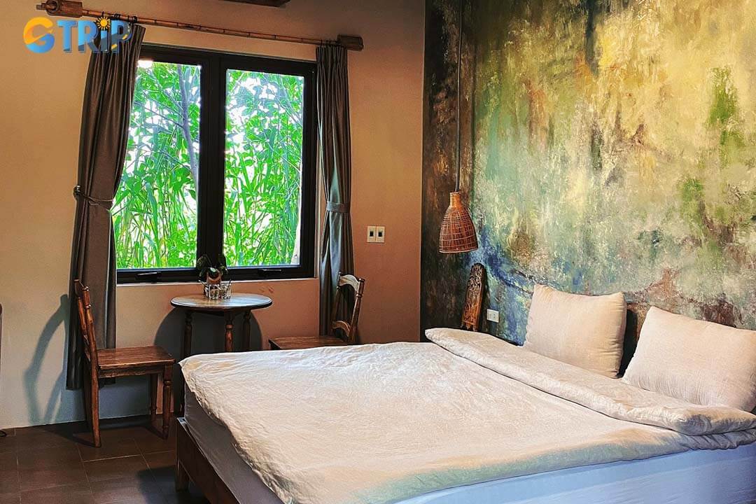 Nha Lua Homestay offers rustic charm with cozy accommodations and personalized services, providing an authentic cultural retreat with local tours and bike rentals