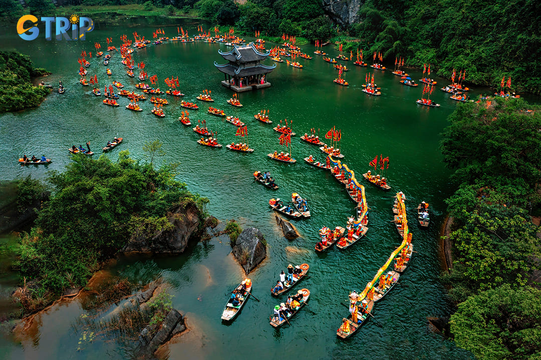 During the festival in Ninh Binh, everyone will be able to travel on boats and go through Trang An