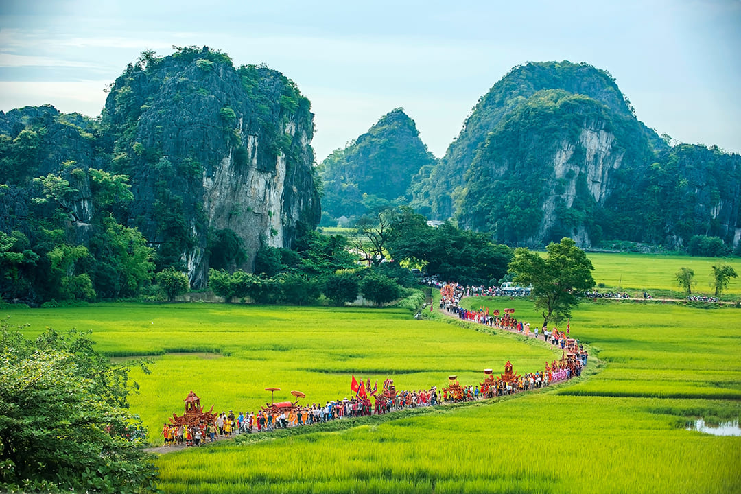 Ninh Binh: Full Travel Guide About Features, Activities And Utilities