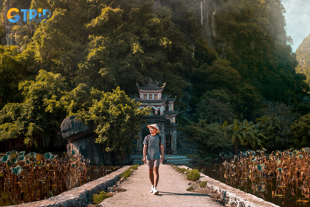 Ninh Binh hiking in dry season offers the best experience for tourists