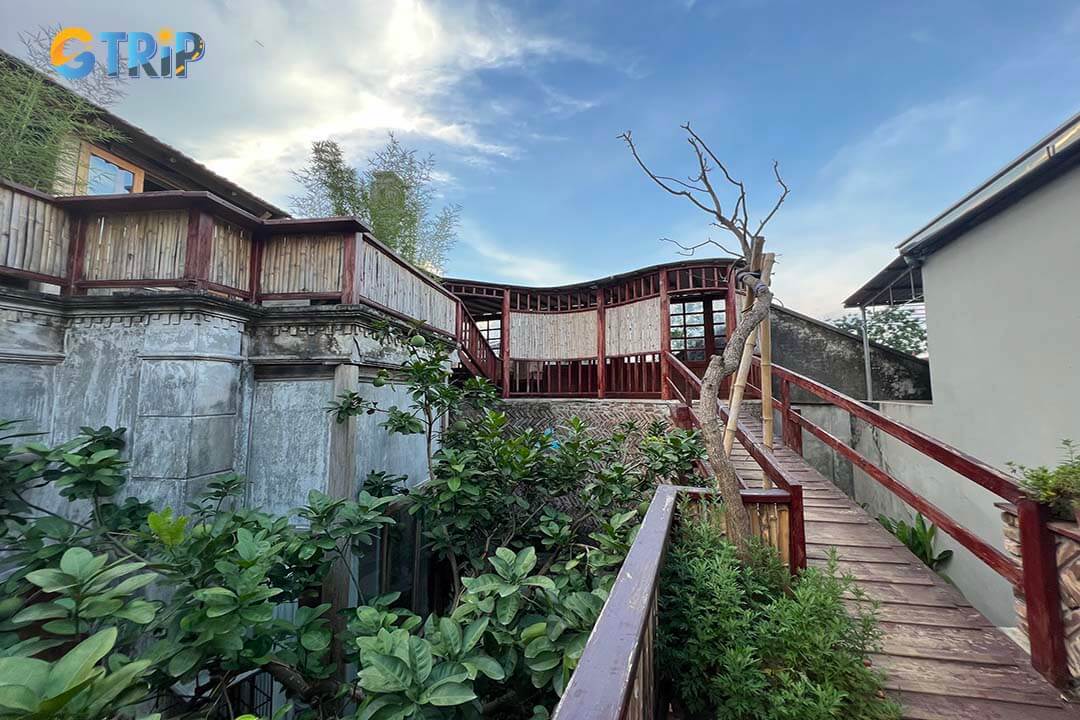 Visit Duong Lam with comfy shoes, cash, respect, a guide, early start, sun protection, local food, and support crafts