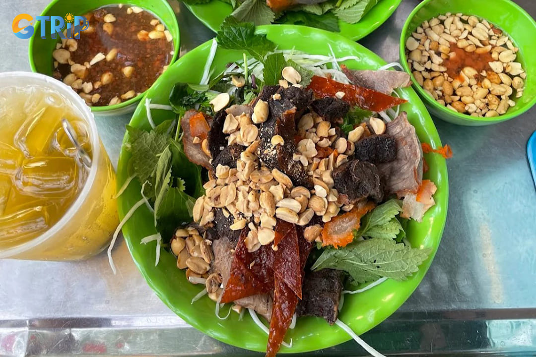 Nom bo kho is a vibrant and refreshing Vietnamese salad that perfectly balances sweet, sour, spicy, and savory flavors