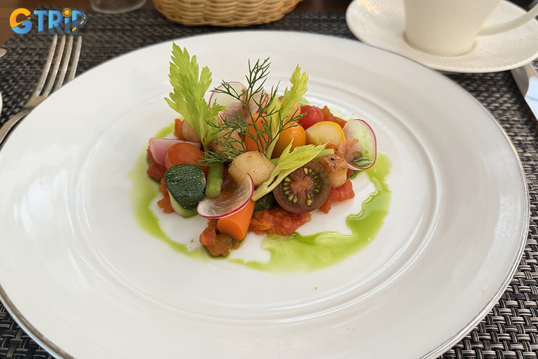 O’livier Restaurant offers Provence-inspired French cuisine with fresh ingredients and refined service in a sophisticated setting