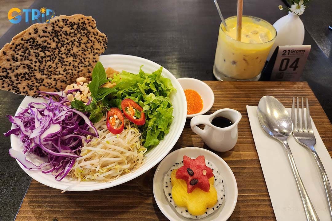 On the fourth floor of the cafe apartments, 21Grams is a heaven for vegetarian lovers