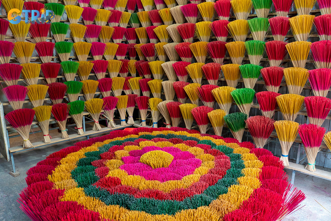 One of the most colorful stops near Tu Duc’s Mausoleum is Thuy Xuan Incense Stick Village