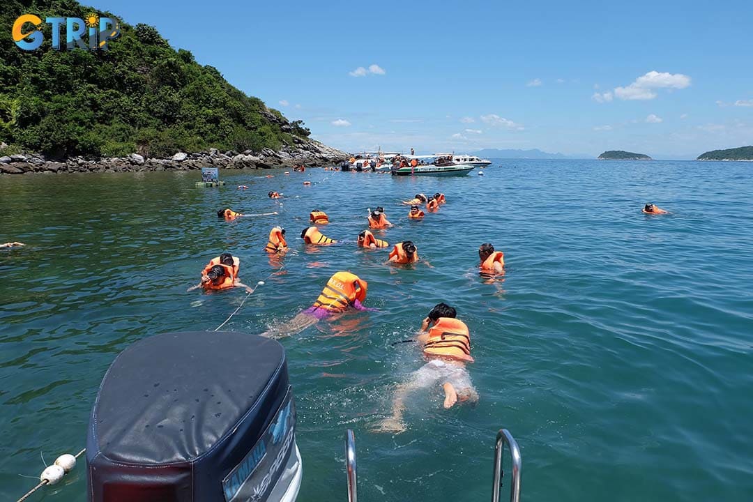 One of the most popular and unique activities at Bai Xep Beach is snorkeling and coral gazing