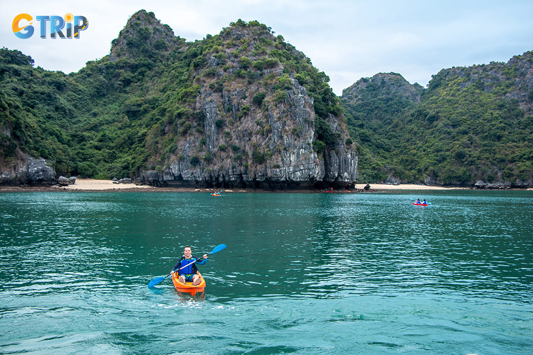 One of the most popular things to do in Ha Long Bay in February is kayaking