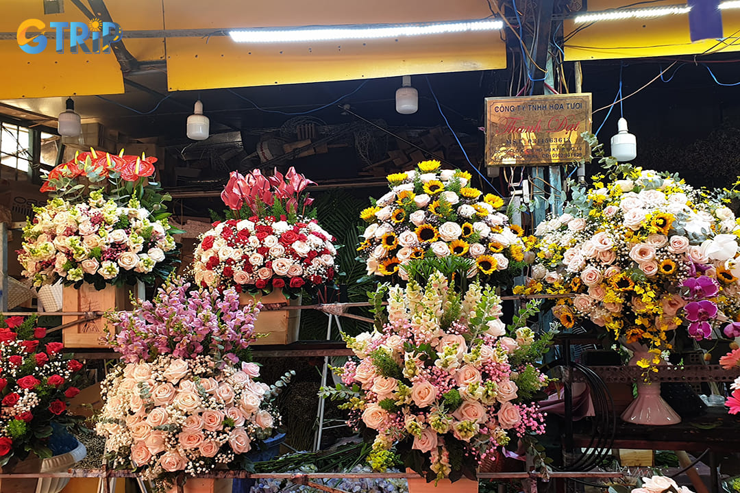 One of the standout finds at the market is the variety of handcrafted flower vases