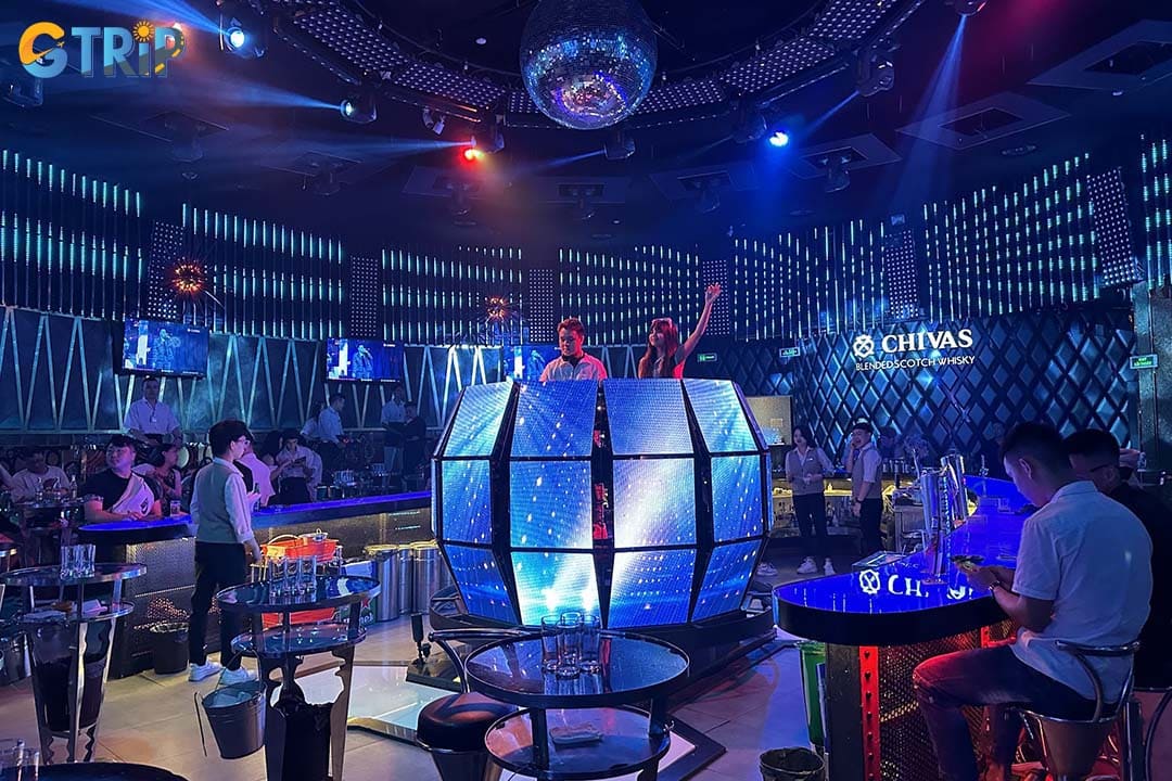 OQ Lounge is one of the most popular entertainment spots among both locals and travelers in Da Nang