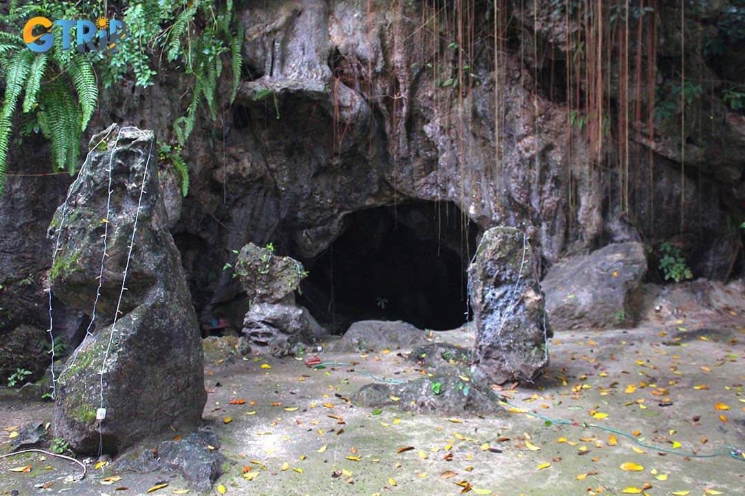 Other cave near Thien Ton Cave