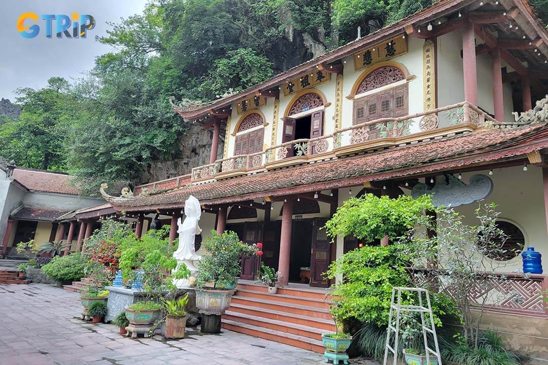 Scene of Dich Long pagoda