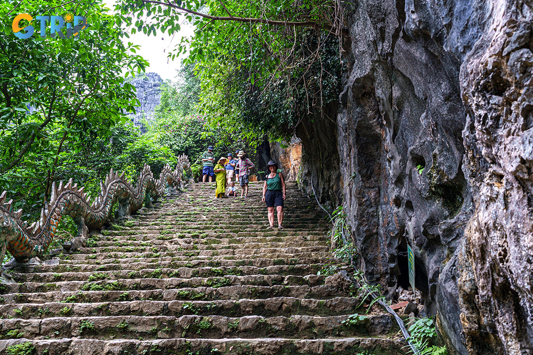 Pack and wear comfortably for an enjoyable Ninh Binh hiking trip