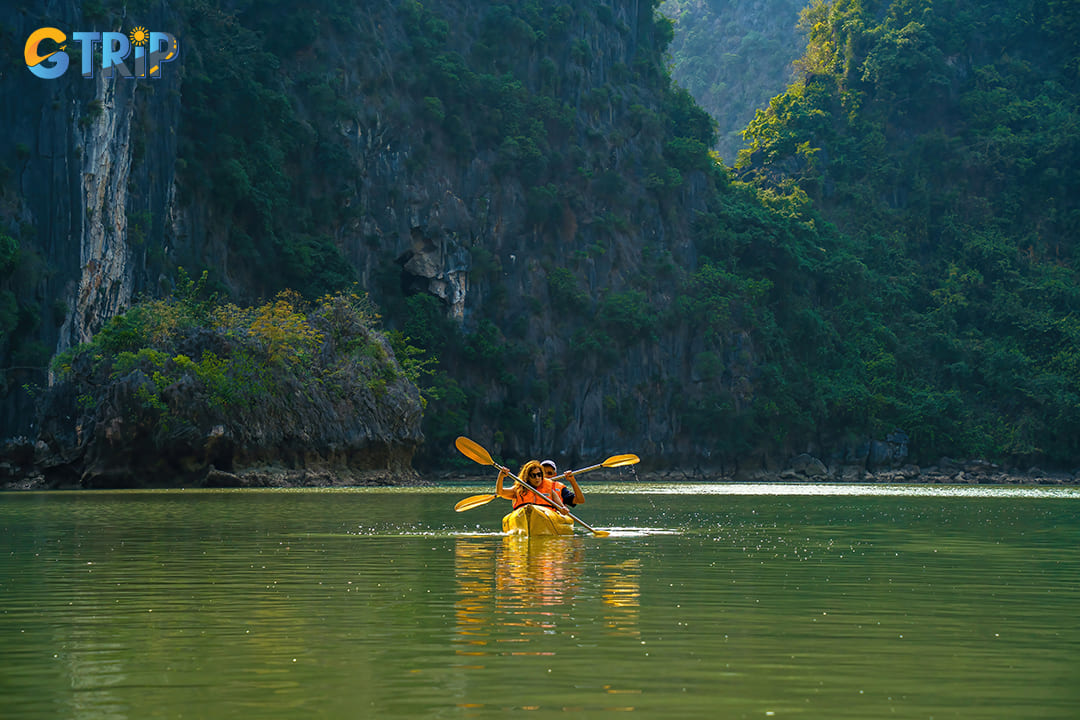 Paddling through the emerald waters around Ti Top Island