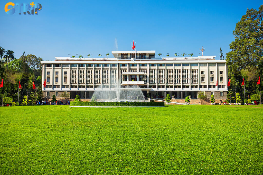 Pair your visit to the monument with nearby sites like Xa Loi Pagoda, War Remnants Museum, and Independence Palace, then relax at Tao Dan Park
