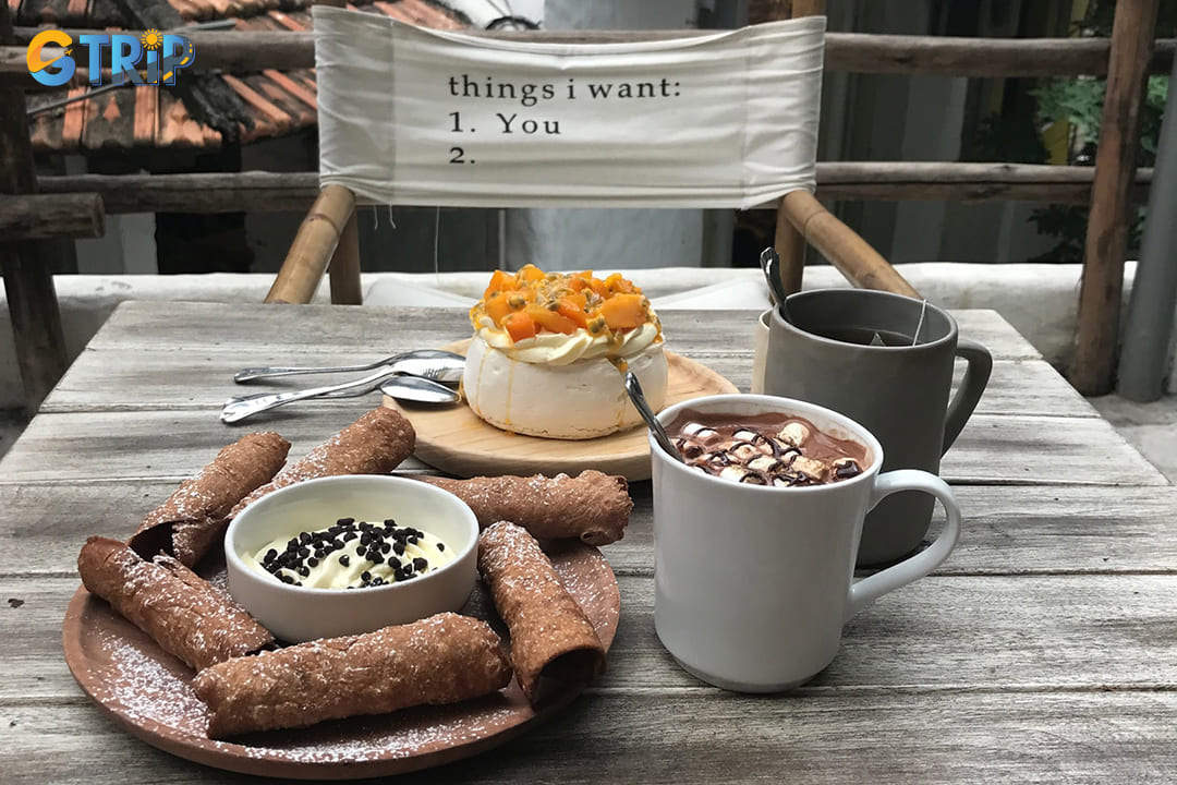 Papa’s Dessert Cafe is a charming coffee shop in Hanoi, offering a delightful blend of French-inspired pastries and Vietnamese coffee culture