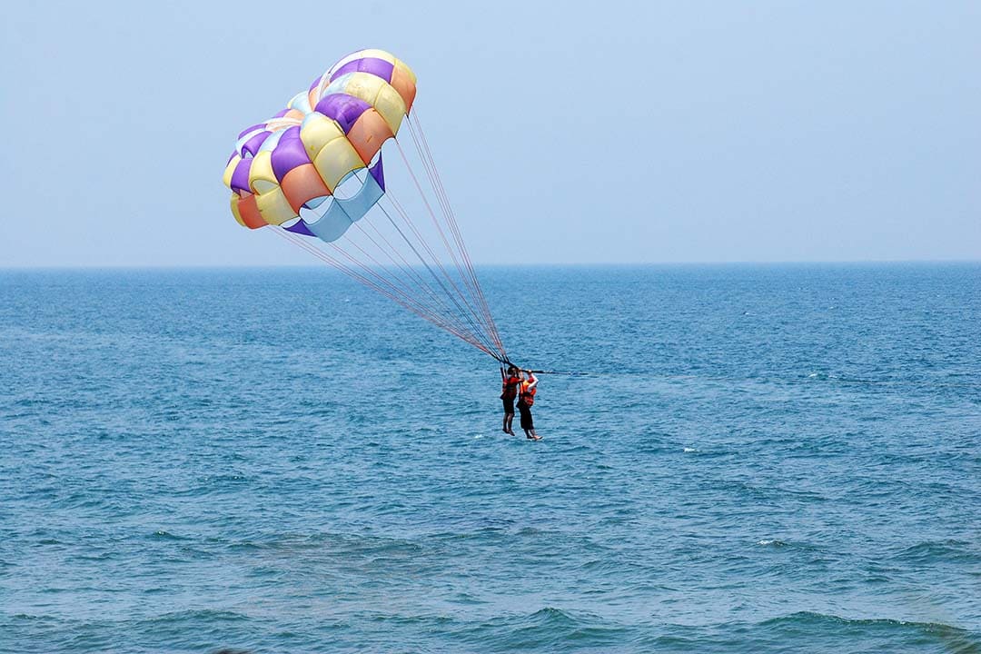 Parasailing in Da Nang: Prices, Best Spots & Travel Guide