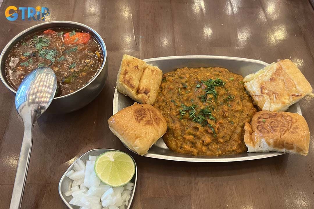 Patakka is a asual Indian eatery inspired by Mumbai street food, offering bold spices, crispy textures, and comforting flavors