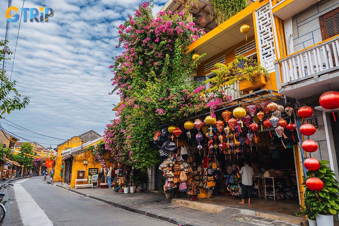 Phan Chu Trinh Street offers a comprehensive and authentic view of Hoi An