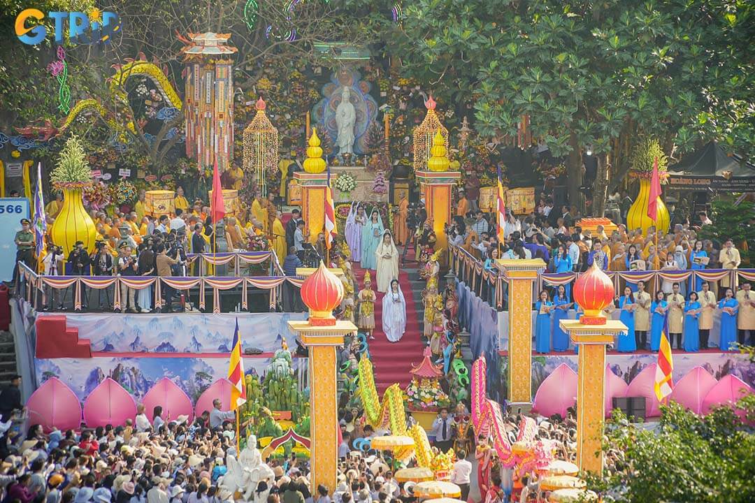Phap Hoi Hall is a small museum displaying ancient Buddhist artifacts discovered in the Marble Mountains and nearby coastal areas