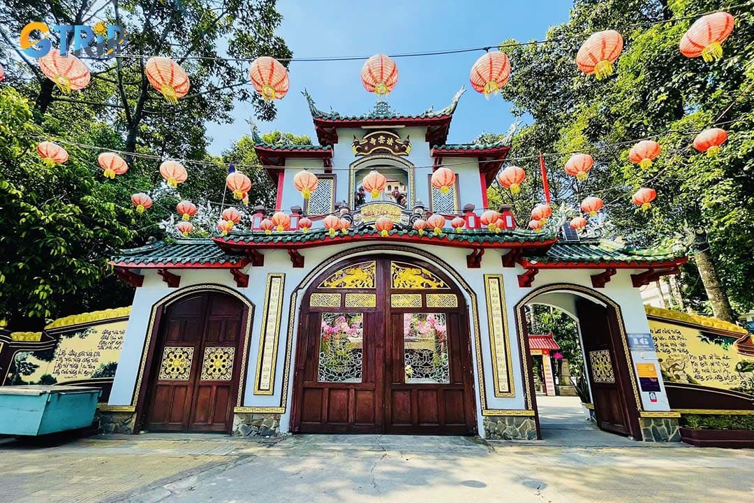 Phap Van Pagoda in Tan Phu District is large and impressive