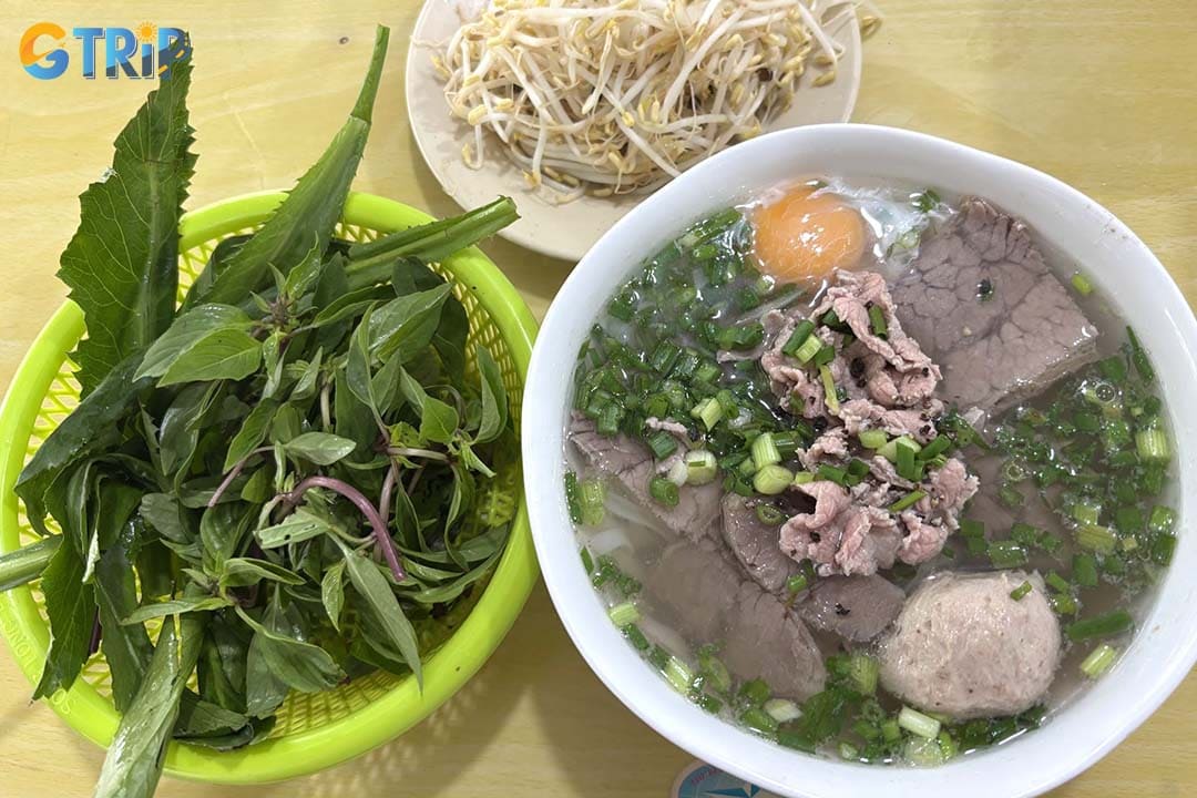 Pho 63 is a long-running local pho institution established in 1975, loved for its balanced broth and authentic Da Nang flavors
