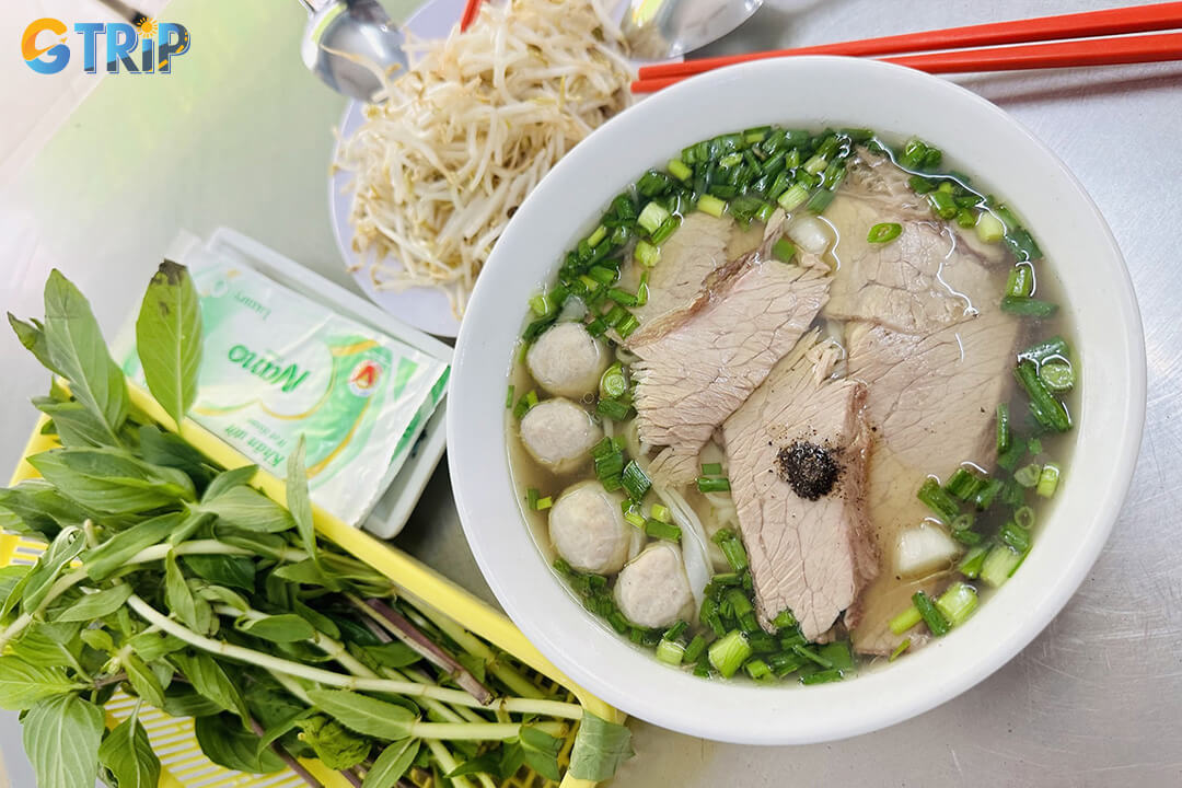 Pho Anh serves rich Southern-style pho, famous for its tender oxtail and deeply flavorful, slightly sweet broth, accompanied by fresh herbs for customization