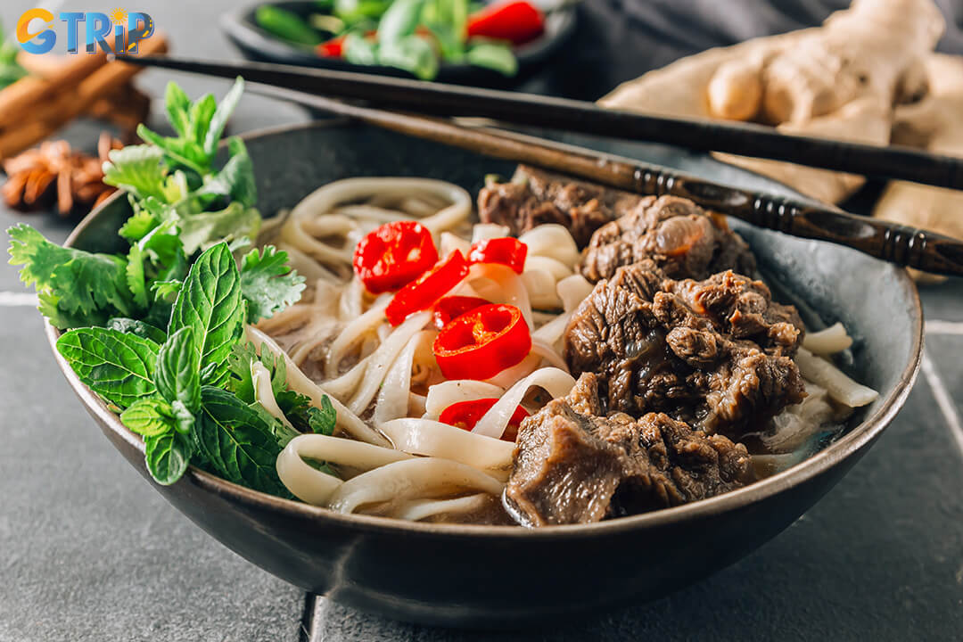 Pho originated in early 20th-century northern Vietnam as a fusion of Chinese and French culinary influences, evolving into the nation’s most iconic