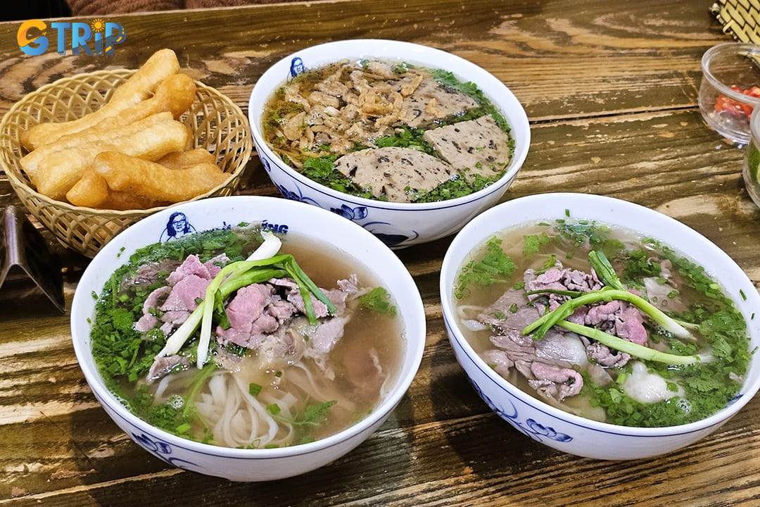 Pho Suong co Muoi represents the quintessential Hanoi-style beef pho, characterized by its clear, delicate broth