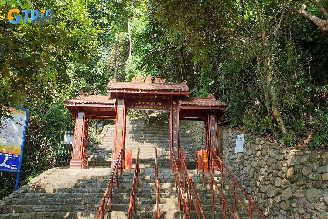 Photography is generally allowed in Giai Oan Pagoda