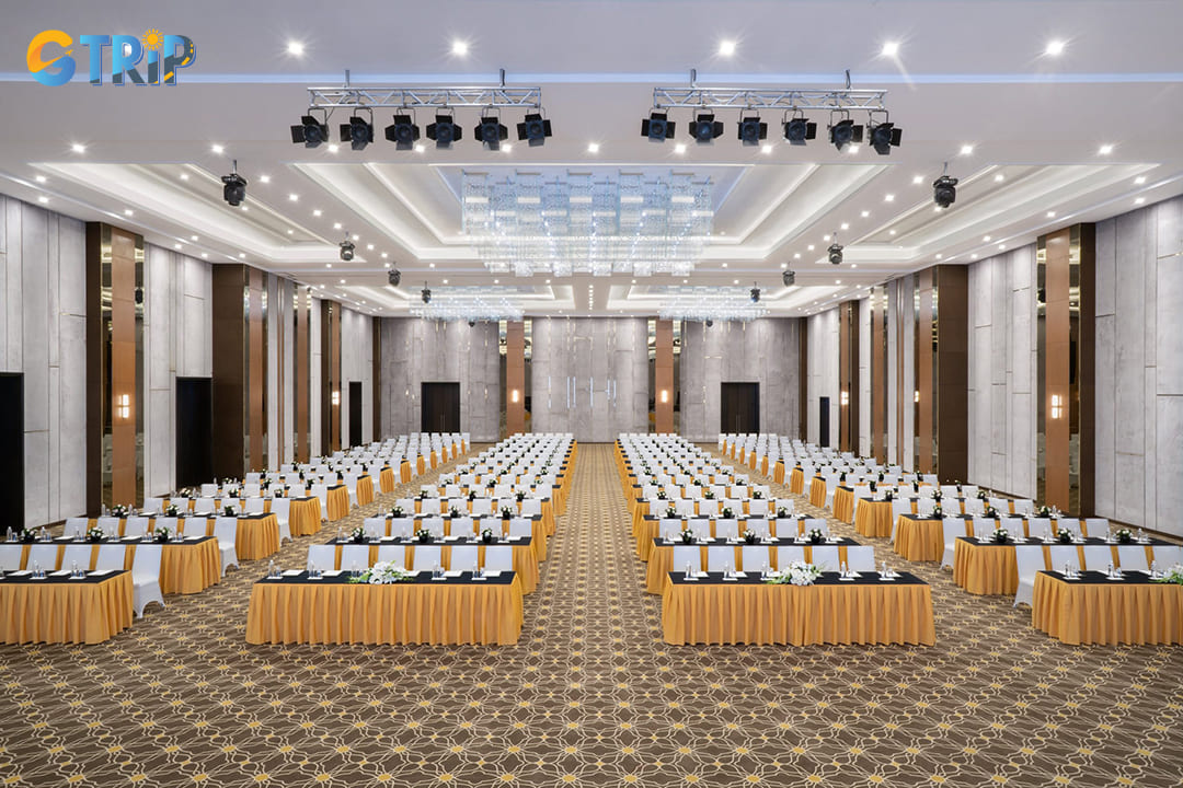 Phu Quoc’s leading hotels and resorts provide fully equipped conference halls, private meeting spaces, and executive lounges