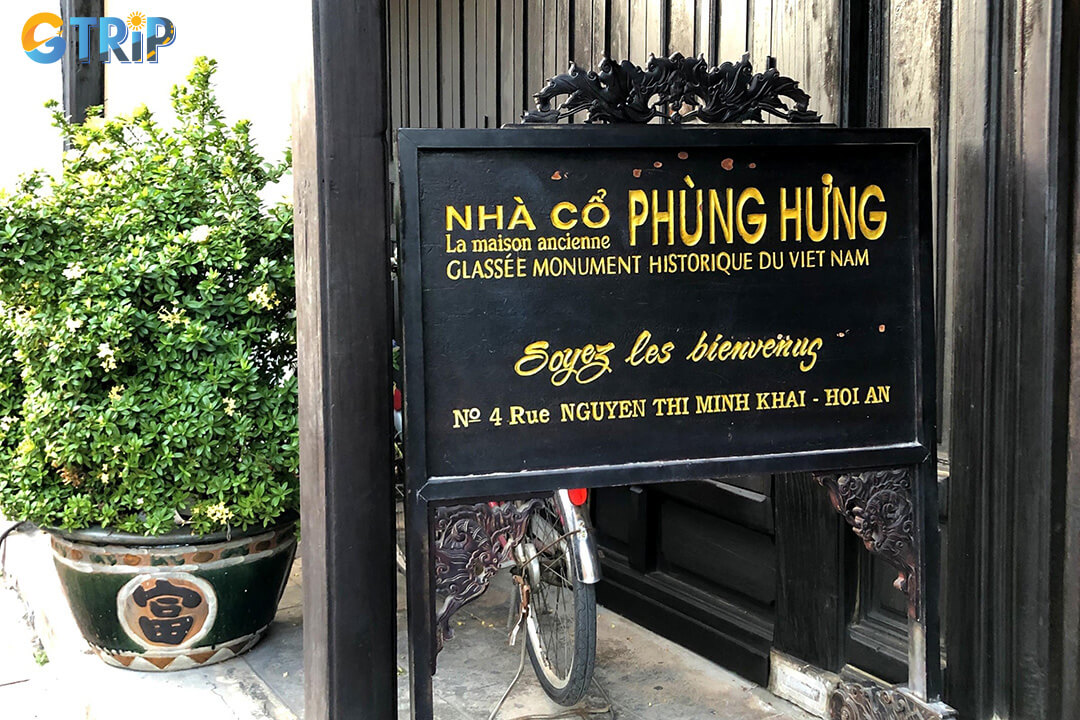 Phung Hung Old House enjoys a prime location in the heart of Hoi An Ancient Town, just steps away from the iconic Japanese Covered Bridge