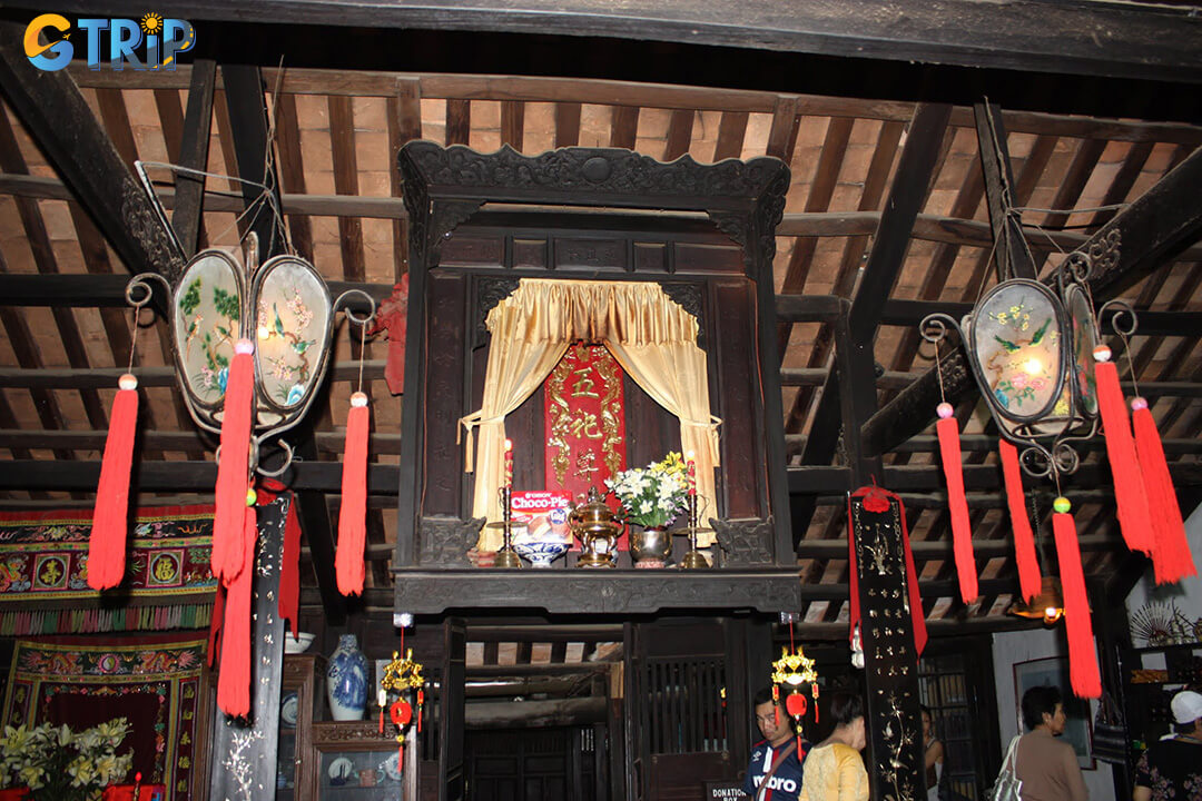 Phung Hung Old House, with over 240 years of history, stands as a living symbol of Hoi An’s prosperous trading past and enduring cultural heritage