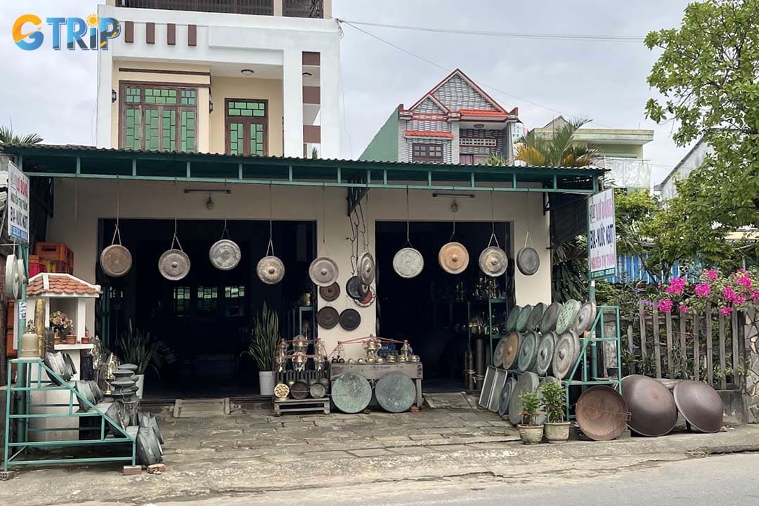 Phuoc Kieu Bronze Casting Village offers a calm rural setting that reflects traditional Vietnamese village life