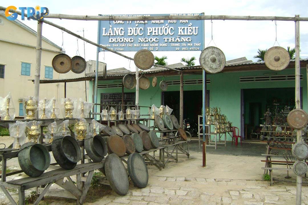 Phuoc Kieu is especially famous for producing bronze gongs used in Central Vietnam’s traditional festivals and rituals