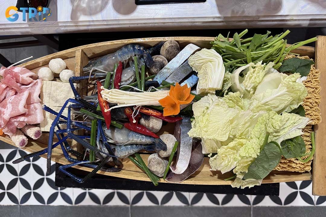 Phuoc Thai Seafood is a cozy local seafood restaurant known for fresh live seafood, friendly service, and a relaxed atmosphere