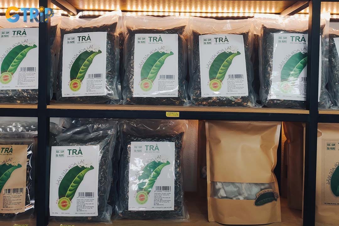 Pineapple ginseng tea comes in loose-leaf packs that are light and easy to carry home