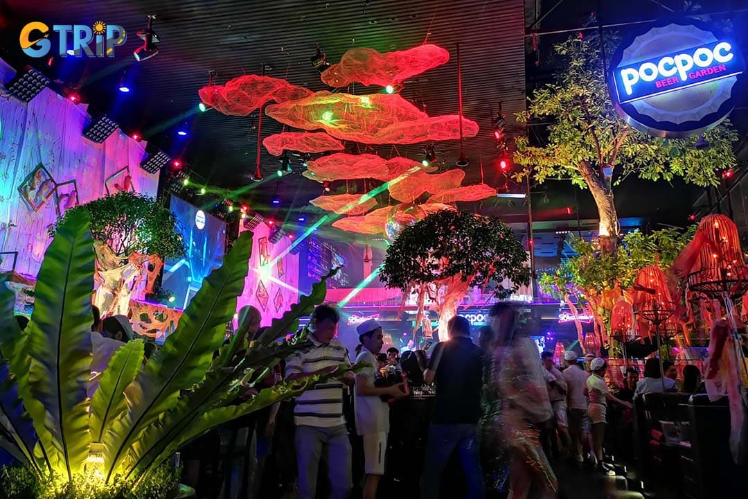PocPoc Garden is a hugely popular open-air beer garden and club, known for its vibrant festival-like atmosphere, energetic young crowd, loud Vinahouse and EDM music