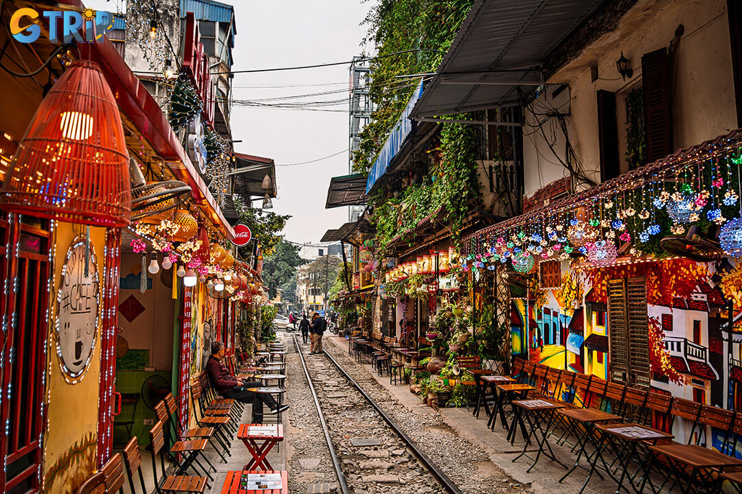Prepare for potential crowds during early October, as your visit may coincide with the tail-end of National Day celebrations, when domestic tourism in the capital can increase