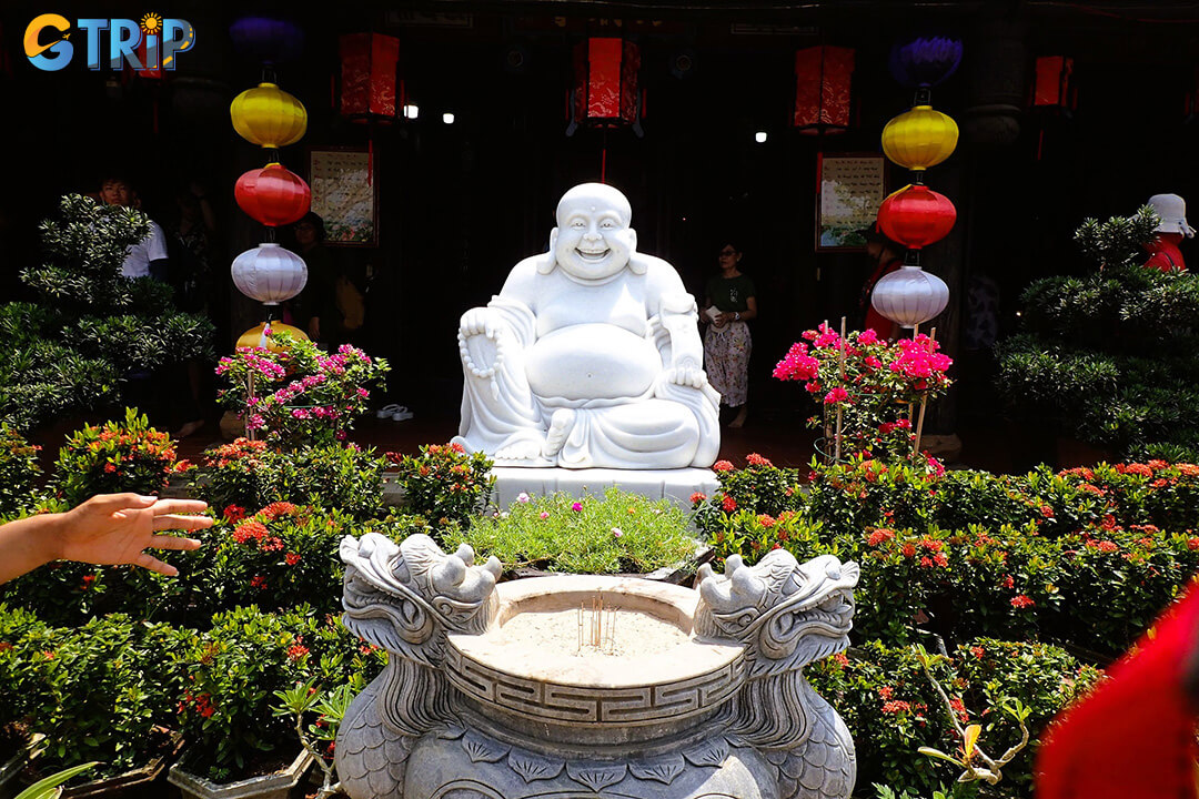 Prepare with modest attire, cash, and weather essentials, and plan to enjoy a smooth and respectful visit to Hai Tang Pagoda and Cham Islands