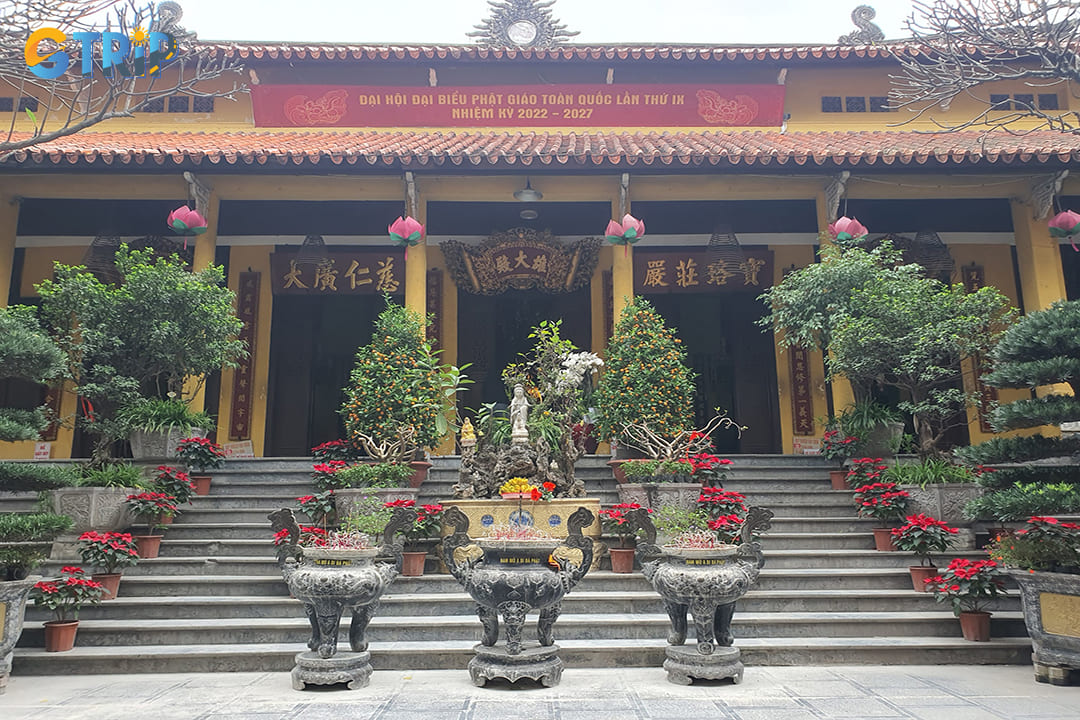Quan Su Pagoda maintains an atmosphere of remarkable serenity that offers instant relief from urban chaos