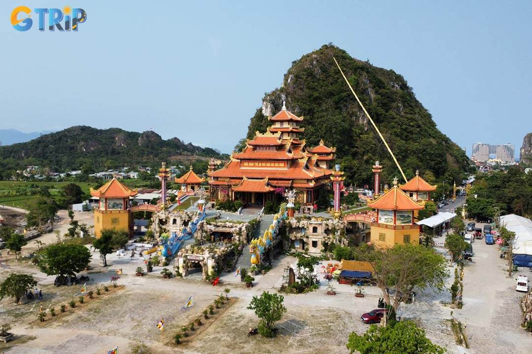 Quan The Am Pagoda sits about 9 km southeast of Da Nang and is easily reached by taxi or ride-hailing, rented motorbike or car, or budget-friendly local bus routes