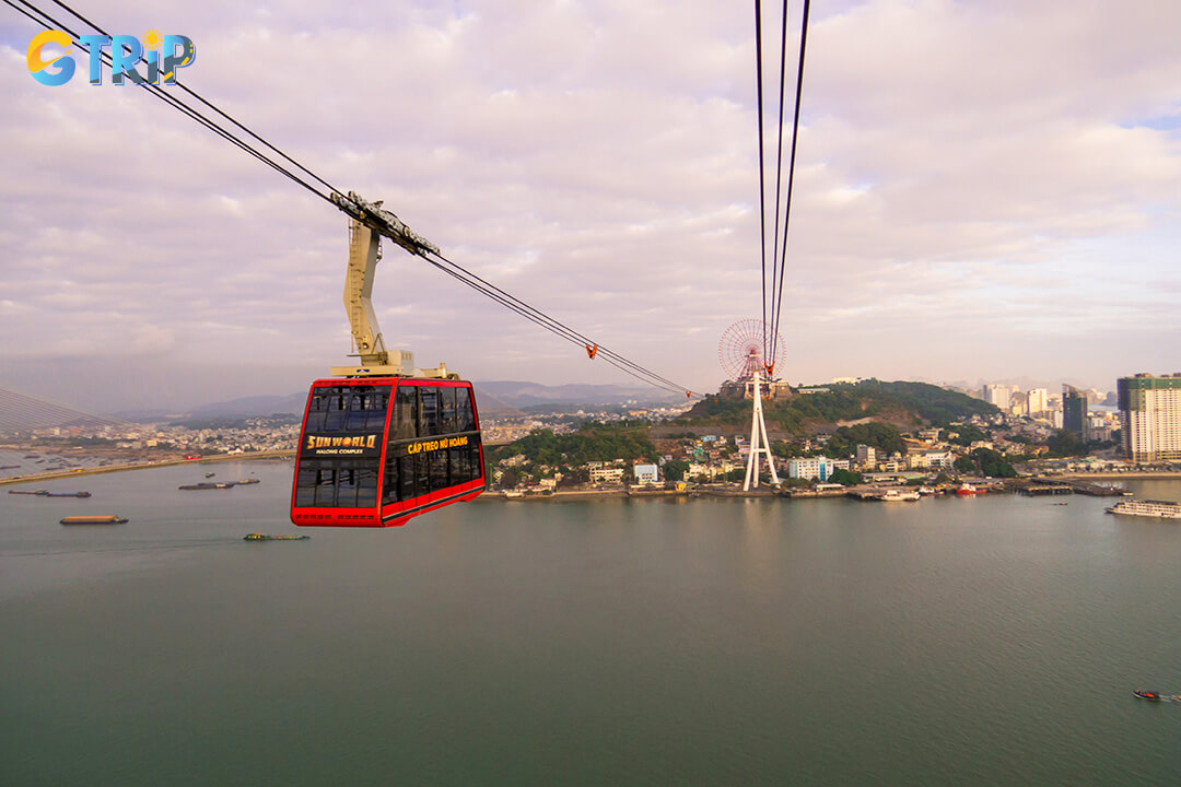 The view of Queen Cable Car in Sun World