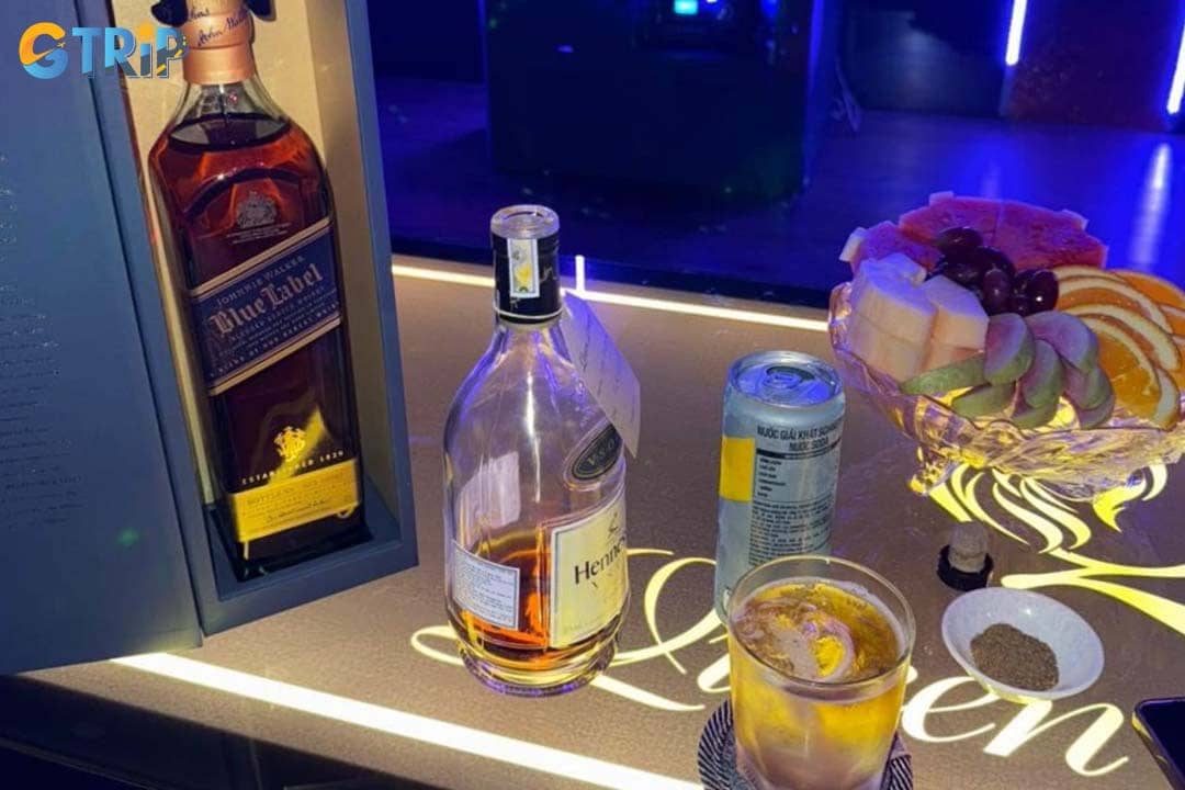 Queen Lounge & Bar is a stylish nightlife destination in Da Nang, attracting visitors with its modern design, upbeat music, and vibrant atmosphere