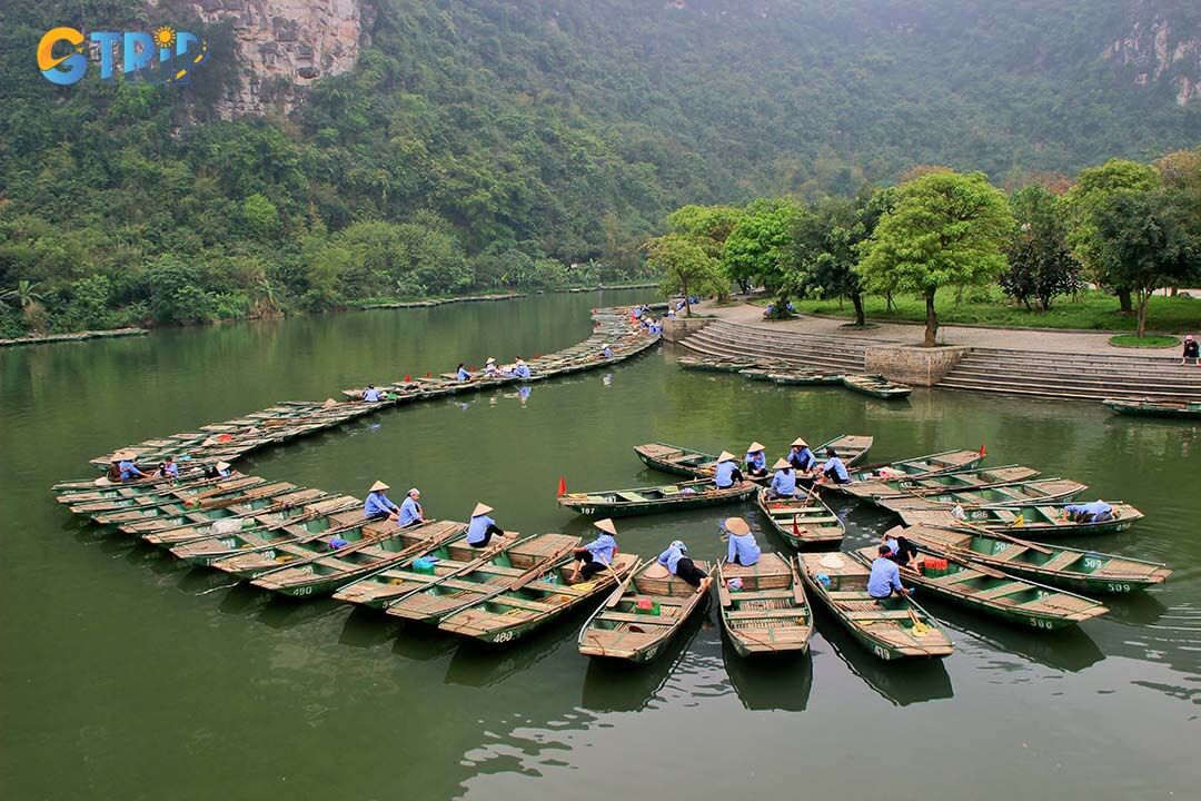 Queue of boats in Tam Coc