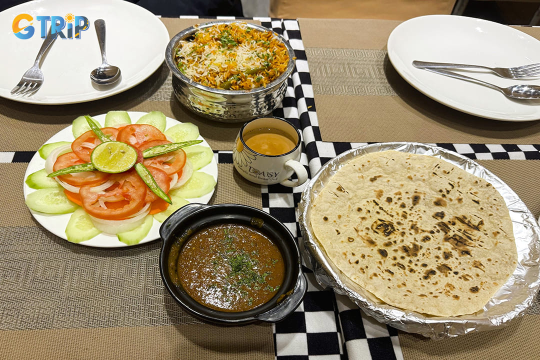Raza's Indian Restaurant stands as a culinary bridge between South Asian traditions and Vietnamese influences