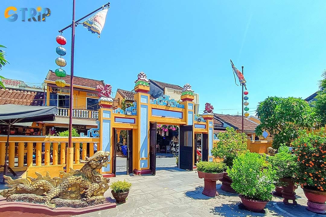 Reaching the Minh Huong Communal House is easy because of its location