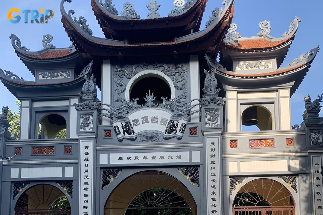 Recognized as one of the most sacred temples in Hanoi, Phu Tay Ho serves as the primary worship center dedicated to the Mother Goddess religion