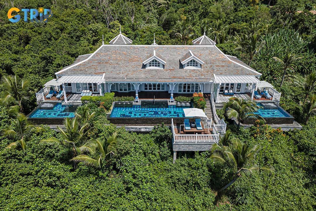 Rejuvenate body and mind at the resort’s renowned oceanfront spa with signature massages and facials, complimentary beach or hillside yoga and tai chi