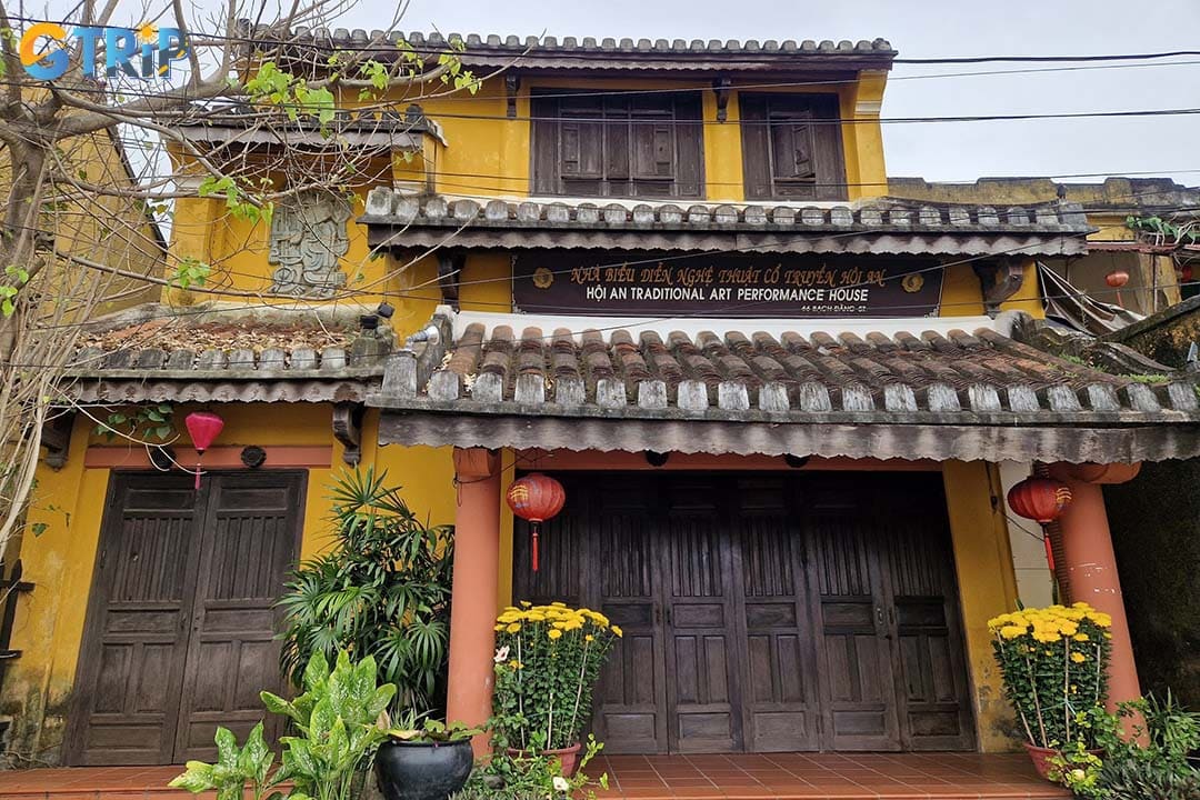 Remember practical tips to have a good time visiting Hoi An Traditional Art Performance House